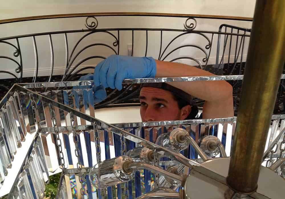 chandelier-cleaning-img